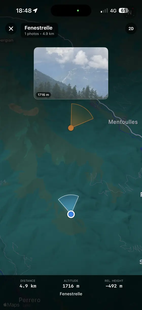 Mapa 3D con un cono naranja que muestra hacia dónde apuntaba la cámara