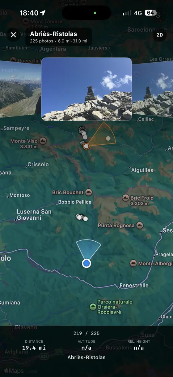 Un lugar abierto, con el mapa y el carrusel de sus fotos